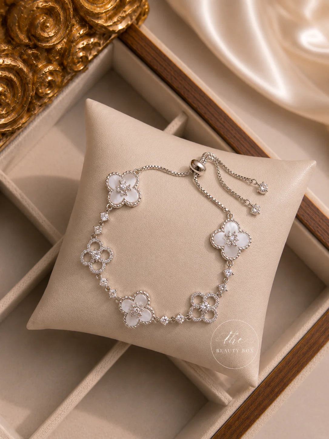 Elegant Rhinestone Four-Leaf Clover Adjustable Bracelet